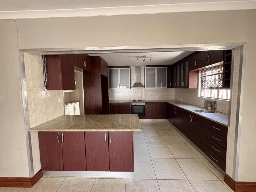 To Let 4 Bedroom Property for Rent in Kirstenhof Western Cape